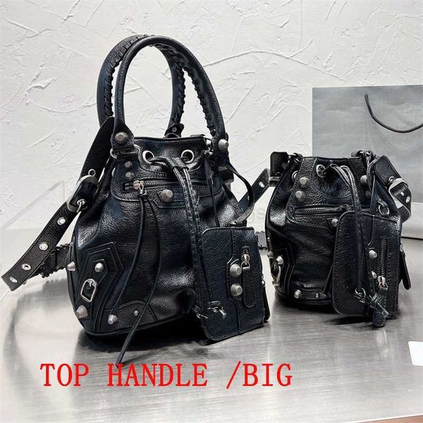 b bag trainers le cagole xs bucket bag shoulder bag crocodile embossed rhinestones arena crossbody luxury designers leather motocycle balanc
b bag trainers le cagole xs bucket bag shoulder bag crocodile embossed rhinestones arena crossbody luxury designers leather motocycle balanc
