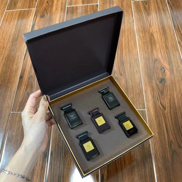 Man Perfume Gift Set Fragrance Oud Wood Tobacco Oud 5 Bottles Male Perfumes Spray EDP EAU De Parfum Highest Quality Copy Clone Designer Parfum
Man Perfume Gift Set Fragrance Oud Wood Tobacco Oud 5 Bottles Male Perfumes Spray EDP EAU De Parfum Highest Quality Copy Clone Designer Parfum