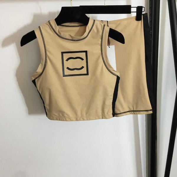 23ss brand designer women yoga tracksuits logo printed vest tight bodybuilding shorts with chest pad inside set womens clothes, Gray
23ss brand designer women yoga tracksuits logo printed vest tight bodybuilding shorts with chest pad inside set womens clothes, Gray