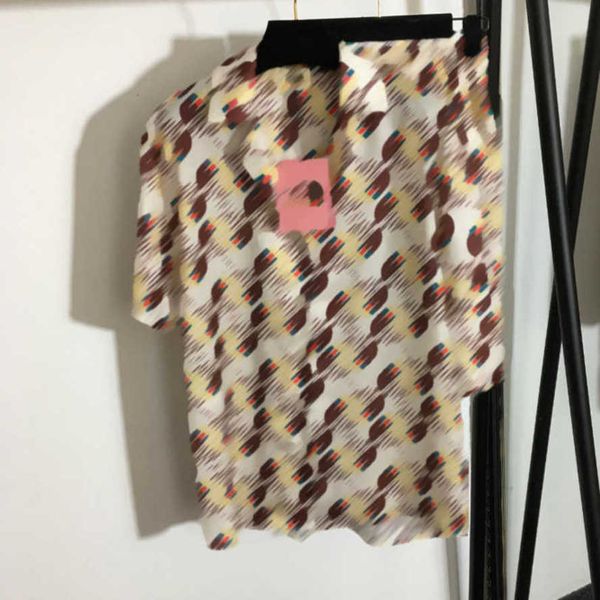 23ss designer brand women shirt shorts set co-branded new suit full monogram print short sleeve shirt elastic waist casual shorts womens clo, Gray
23ss designer brand women shirt shorts set co-branded new suit full monogram print short sleeve shirt elastic waist casual shorts womens clo, Gray