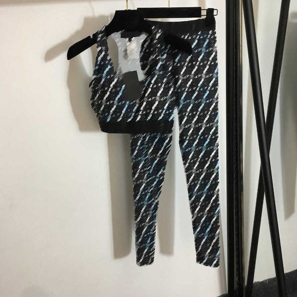 23ss designer brand women yoga tracksuits full print f letter sports vest elastic waist webbing slim leggings bodysuit set womens clothes, Gray
23ss designer brand women yoga tracksuits full print f letter sports vest elastic waist webbing slim leggings bodysuit set womens clothes, Gray