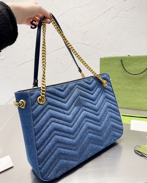 denim shopping bags woman tote bag designer handbag leather wave chain shoulder totes gold double letter hardware large capacity luxury hand
denim shopping bags woman tote bag designer handbag leather wave chain shoulder totes gold double letter hardware large capacity luxury hand