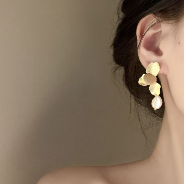 afshor charm new trendy design french gold colour petal baroque pendant stud earrings for women korean fashion earring birthday party jewelr, Golden
afshor charm new trendy design french gold colour petal baroque pendant stud earrings for women korean fashion earring birthday party jewelr, Golden