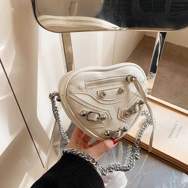 2023 new mini simple rivet locomotive love shaped chain bag sweet cool trend one shoulder crossbody small bag
2023 new mini simple rivet locomotive love shaped chain bag sweet cool trend one shoulder crossbody small bag