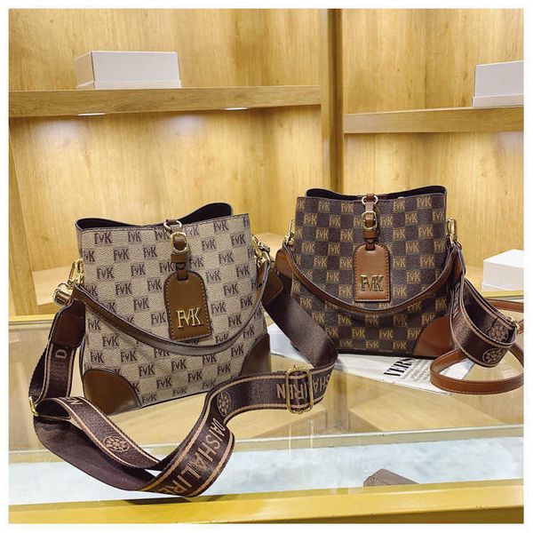 new bucket bag women's fashion large capacity versatile one shoulder crossbody women's bag
new bucket bag women's fashion large capacity versatile one shoulder crossbody women's bag