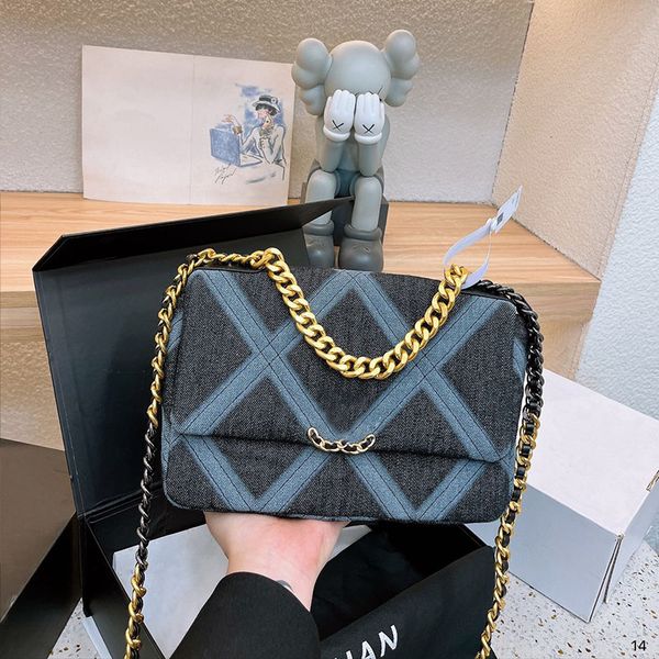 19 womens classic medium bags quilted totes two-tone stripes ghw matelasse chain crossbody shoulder handbags large capacity luxury designer
19 womens classic medium bags quilted totes two-tone stripes ghw matelasse chain crossbody shoulder handbags large capacity luxury designer