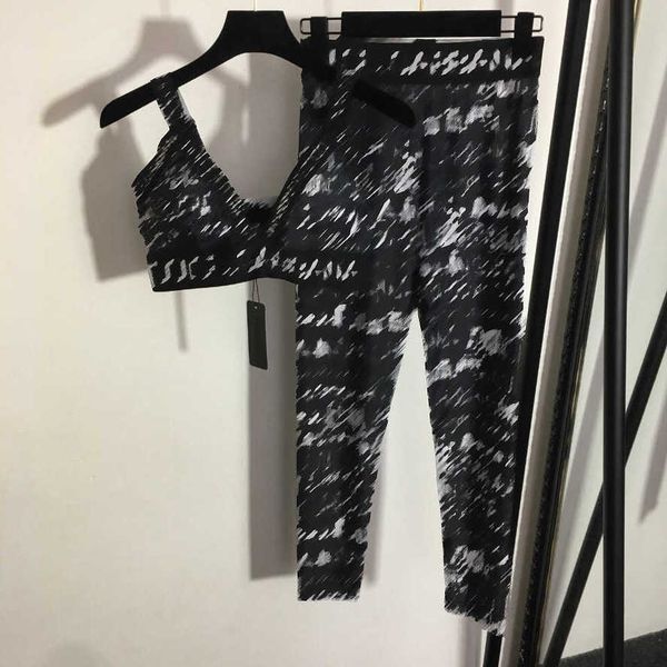 23ss designer women brand yoga tracksuits letter webbing closed waist sling underwear chest pad elastic waist slimming leggings set womens c, Gray 
23ss designer women brand yoga tracksuits letter webbing closed waist sling underwear chest pad elastic waist slimming leggings set womens c, Gray