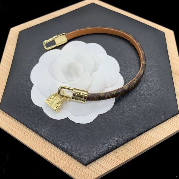 chains men's and women's fashion new chain bracelet selling leather pendant bracelet, Black
chains men's and women's fashion new chain bracelet selling leather pendant bracelet, Black