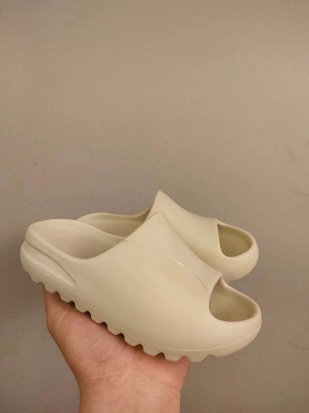 kids toddlers foam runner slippers baby eva shoe boys girls designer antiskid sneakers kid slides infants desert shoes bone resin sandals26-, Black
kids toddlers foam runner slippers baby eva shoe boys girls designer antiskid sneakers kid slides infants desert shoes bone resin sandals26-, Black