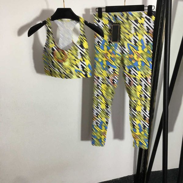 23ss designer women brand yoga sports suit joint name logo floral vintage print tank with chest pads stretch leggings set womens clothing, Gray
23ss designer women brand yoga sports suit joint name logo floral vintage print tank with chest pads stretch leggings set womens clothing, Gray