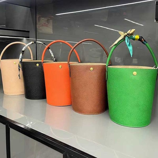new style leather crowd france handbag 2023 green fashion women bucket french small bag fortune, Red;black
new style leather crowd france handbag 2023 green fashion women bucket french small bag fortune, Red;black