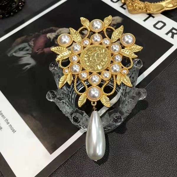 pendant baroque pearl plating real gold versatile leaf brooch french luxury elegant temperament pin chest needle collection 230321, Silver
pendant baroque pearl plating real gold versatile leaf brooch french luxury elegant temperament pin chest needle collection 230321, Silver