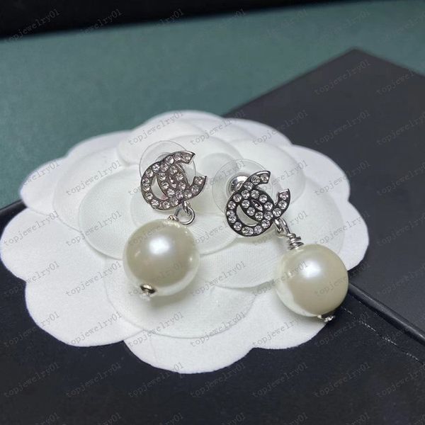 simple stud 18k gold plated 925 silver brand designers letters stud geometric famous women round crystal rhinestone pearl earring wedding pa, Golden;silver
simple stud 18k gold plated 925 silver brand designers letters stud geometric famous women round crystal rhinestone pearl earring wedding pa, Golden;silver