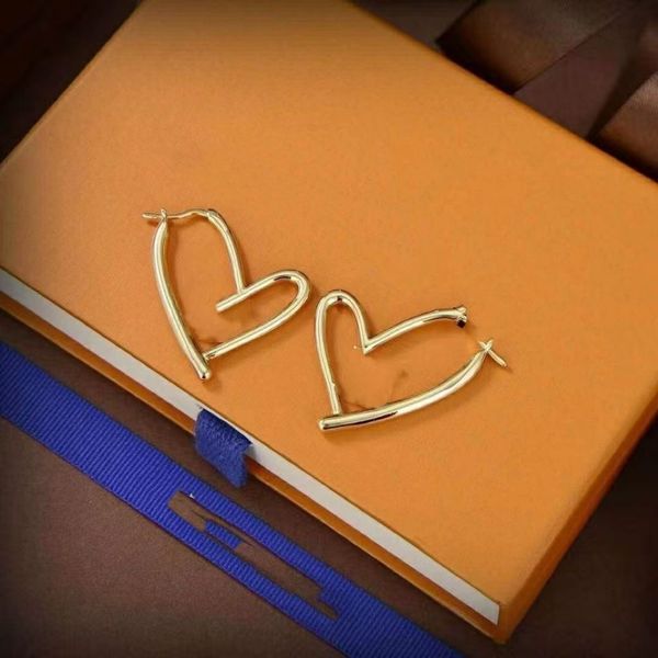 designer classic hoop earrings fashion style studs design stamp stainless steel gold plated stud earrings for women party gifts with box, Golden;silver
designer classic hoop earrings fashion style studs design stamp stainless steel gold plated stud earrings for women party gifts with box, Golden;silver
