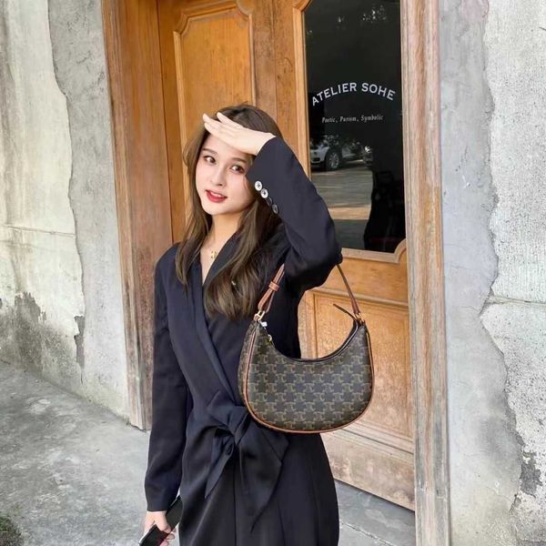 designer bag celies same old flower triumphal armpit one shoulder portable diagonal leather hourglass
designer bag celies same old flower triumphal armpit one shoulder portable diagonal leather hourglass