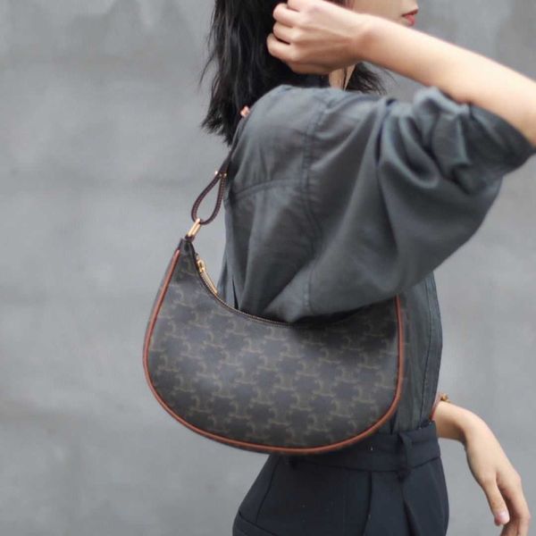 designer bag celies ins pack underarm autumn winter versatile old flower leather mesh fashion one shoulder crescent bag
designer bag celies ins pack underarm autumn winter versatile old flower leather mesh fashion one shoulder crescent bag