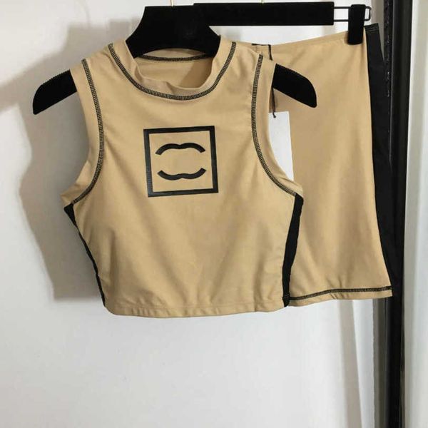 23ss brand designer women yoga tracksuits logo printed vest tight bodybuilding shorts with chest pad inside set womens clothes a1, Gray 
23ss brand designer women yoga tracksuits logo printed vest tight bodybuilding shorts with chest pad inside set womens clothes a1, Gray