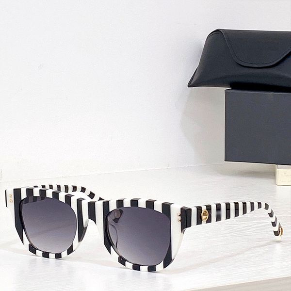 new fashion sunglasses peculiar eyewear men women summer av4093 style uv400 protection retro full frame glasses with eyewear case, White;black
new fashion sunglasses peculiar eyewear men women summer av4093 style uv400 protection retro full frame glasses with eyewear case, White;black