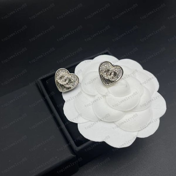 2023 fashion womens geometric round pearl stud charm earrings luxury designer brand letter crystal rhinestone earring 18k gold plated women, Golden;silver
2023 fashion womens geometric round pearl stud charm earrings luxury designer brand letter crystal rhinestone earring 18k gold plated women, Golden;silver