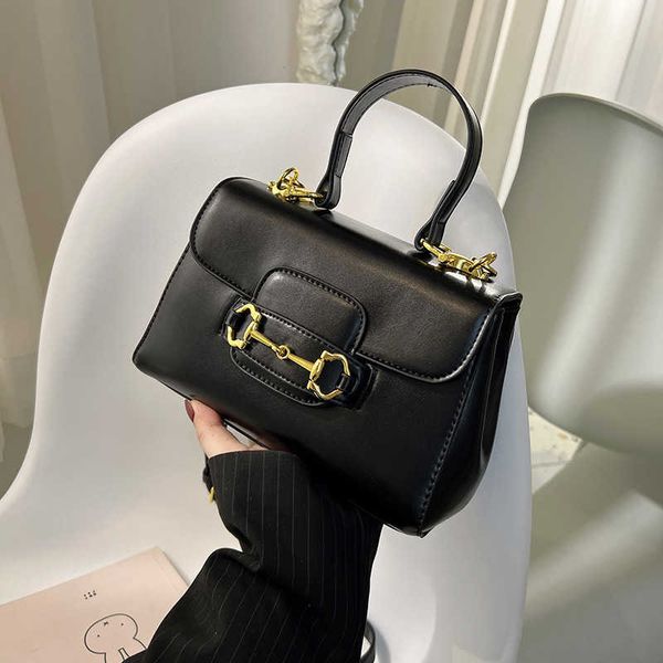 2023 new summer luxury simple women's shoulder handbag small design title button crossbody bags
2023 new summer luxury simple women's shoulder handbag small design title button crossbody bags