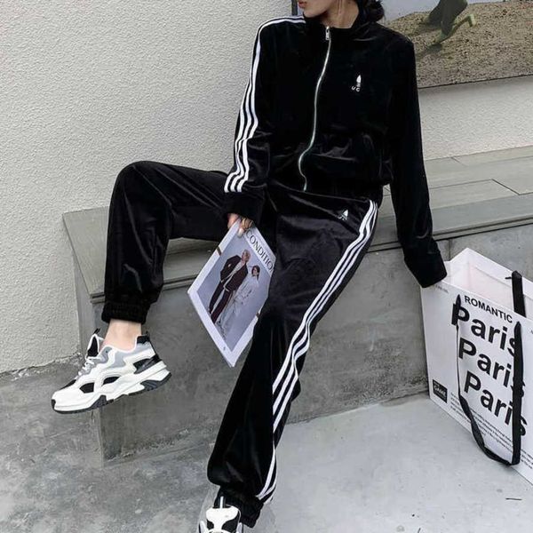 23ss designer brand tracksuit autumn winter new heavy embroidery velvet casual suit sports set fashion womens clothing a1, Gray
23ss designer brand tracksuit autumn winter new heavy embroidery velvet casual suit sports set fashion womens clothing a1, Gray