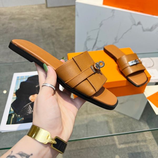 designer women slippers genuine leather flat sandals 2023 summer fashion beach h letter drag nude black white brown matte metal chain lock i
designer women slippers genuine leather flat sandals 2023 summer fashion beach h letter drag nude black white brown matte metal chain lock i