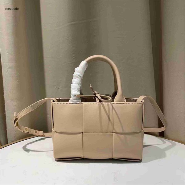 bottegs venets arco famous handbag genuine leather cowhide bag spring 2023 new small knitted single shoulder crossbody handbag for women
bottegs venets arco famous handbag genuine leather cowhide bag spring 2023 new small knitted single shoulder crossbody handbag for women
