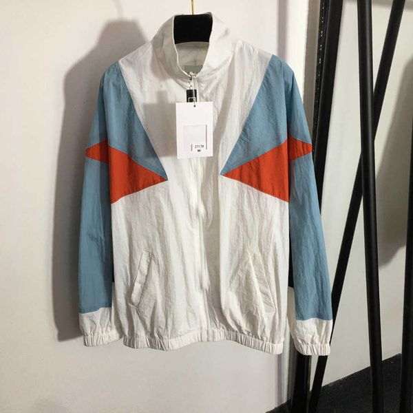 23ss women designer brand windbreaker coat offset letters logo fashion color match long sleeve zipper coats sunscreen jacket womens clothes, Black;brown
23ss women designer brand windbreaker coat offset letters logo fashion color match long sleeve zipper coats sunscreen jacket womens clothes, Black;brown