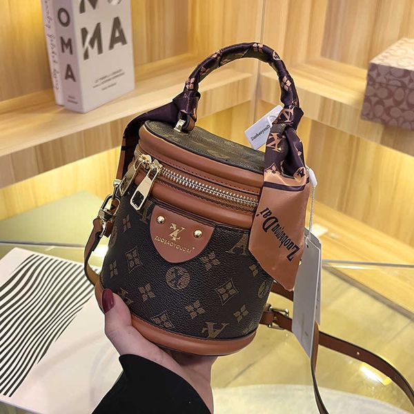 spring fashionable silk scarf bag women's new handheld printed one sling shoulder bag crossbody bucket bag
spring fashionable silk scarf bag women's new handheld printed one sling shoulder bag crossbody bucket bag