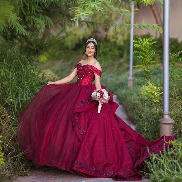 burgundy off-shoulder ball gown quinceanera dresses for 15 party lace crystal court train formal birthday princess gowns, Blue;red
burgundy off-shoulder ball gown quinceanera dresses for 15 party lace crystal court train formal birthday princess gowns, Blue;red