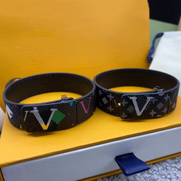 flower designer bracelet for men opening women bangles elegant fashion brand brown leather bracelets with letters jewelry2023, Golden;silver
flower designer bracelet for men opening women bangles elegant fashion brand brown leather bracelets with letters jewelry2023, Golden;silver
