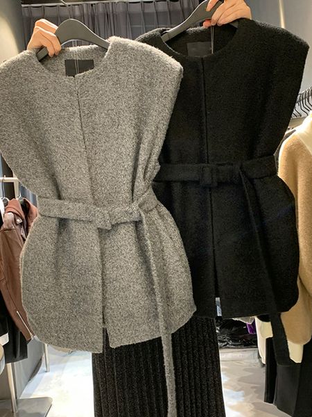 women's vests solid color sashes small plush sleeveless vest for women autumn winter female fashion clothing g104 230322, Black;white
women's vests solid color sashes small plush sleeveless vest for women autumn winter female fashion clothing g104 230322, Black;white