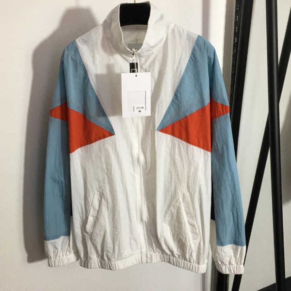 23ss women designer brand windbreaker coat offset letters logo fashion color match long sleeve zipper coats sunscreen jacket womens clothes, Black;brown
23ss women designer brand windbreaker coat offset letters logo fashion color match long sleeve zipper coats sunscreen jacket womens clothes, Black;brown