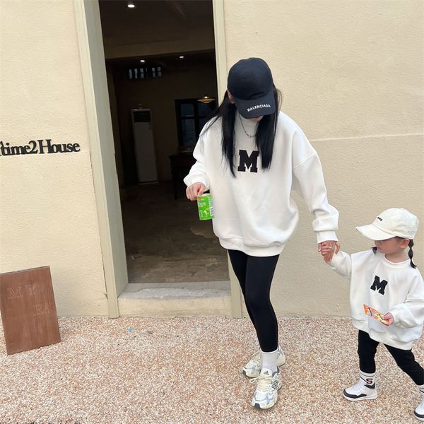 family matching outfits clothes winter autumn sweater embroidery letter m mother daughter son long sleeved shirt baby boy girl 230322, Blue
family matching outfits clothes winter autumn sweater embroidery letter m mother daughter son long sleeved shirt baby boy girl 230322, Blue