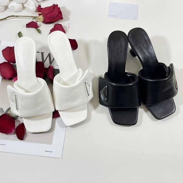 2023 soft padded logo sandals embossed leather slippers designer high heels slides thong with double flip flops slipper metal chain fashion, Black
2023 soft padded logo sandals embossed leather slippers designer high heels slides thong with double flip flops slipper metal chain fashion, Black