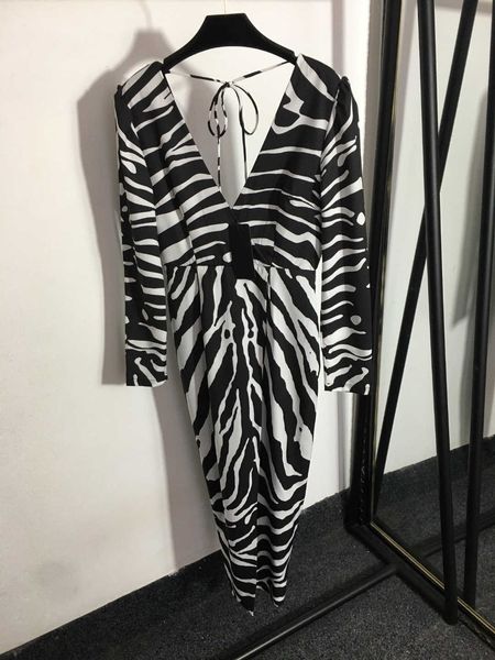 23ss designer brand women long-sleeved dress spring autumn deep v-neck frenulum with zebra print skirt womens clothes, Black;gray
23ss designer brand women long-sleeved dress spring autumn deep v-neck frenulum with zebra print skirt womens clothes, Black;gray