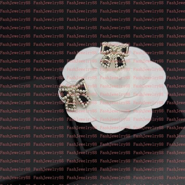 designers fashion womens geometric round pearl stud charm earrings luxury brand letter crystal rhinestone earring 18k gold plated women wedd, Golden;silver
designers fashion womens geometric round pearl stud charm earrings luxury brand letter crystal rhinestone earring 18k gold plated women wedd, Golden;silver