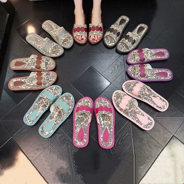 fashion women sandal luxury designer lady slippers colorful derma letter anatomic leather slide 8 style model 36-40, Black
fashion women sandal luxury designer lady slippers colorful derma letter anatomic leather slide 8 style model 36-40, Black