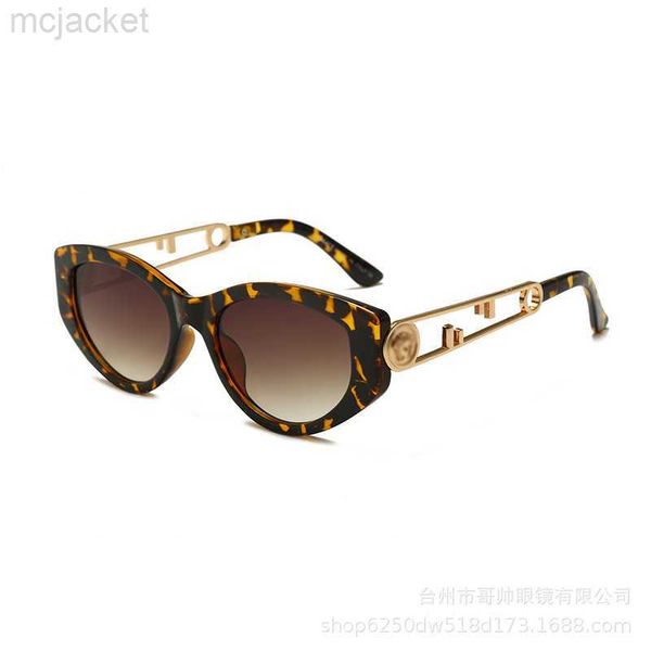 23ss designer versage mens womens vercace sunglasses fanjia metal cut-out fashionable men's women's advanced sense tiktok's s, White;black
23ss designer versage mens womens vercace sunglasses fanjia metal cut-out fashionable men's women's advanced sense tiktok's s, White;black