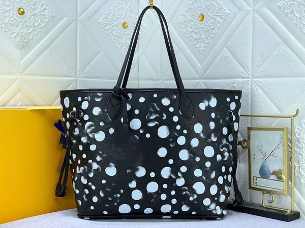 new 2023 fashion classic bags all-match onthego medium tote women handbags by the pool monograms embossing shoulder bag #8888, Black;red
new 2023 fashion classic bags all-match onthego medium tote women handbags by the pool monograms embossing shoulder bag #8888, Black;red