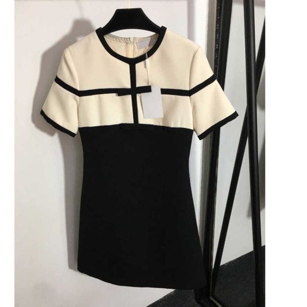 23ss designer women brand dress summer bow black white matching color waist closed short sleeve dress long skirt womens clothes a1, Black;gray
23ss designer women brand dress summer bow black white matching color waist closed short sleeve dress long skirt womens clothes a1, Black;gray