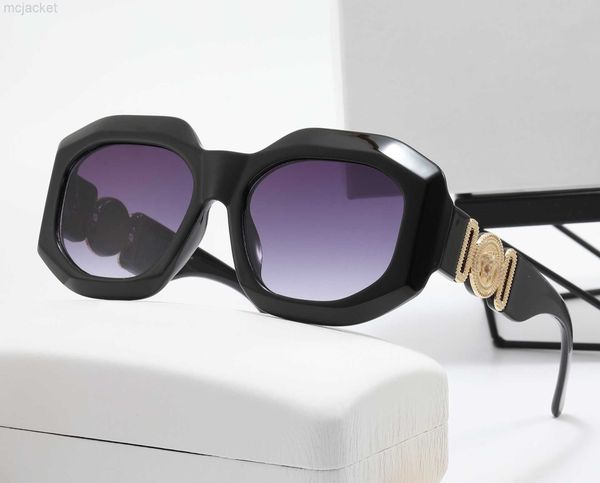 23ss designer versage mens womens vercace sunglasses 4217 personalized head irregular large frame fashionable men's and women's, White;black
23ss designer versage mens womens vercace sunglasses 4217 personalized head irregular large frame fashionable men's and women's, White;black