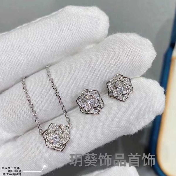 pendant necklaces strands strings small incense v plated with micaceous gold light luxury small design full diamond three-dimensional rose c, Silver
pendant necklaces strands strings small incense v plated with micaceous gold light luxury small design full diamond three-dimensional rose c, Silver