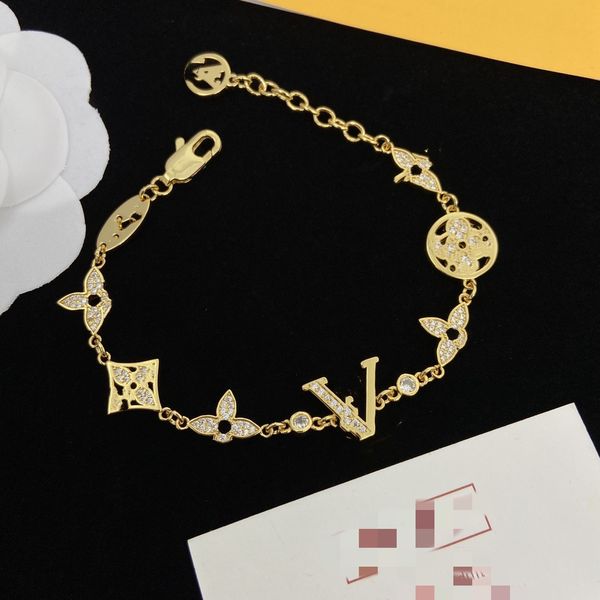 luxury designer elegant gold and silver bracelet fashion women's letter pendant clover bracelet wedding special design jewelry quality, Black
luxury designer elegant gold and silver bracelet fashion women's letter pendant clover bracelet wedding special design jewelry quality, Black