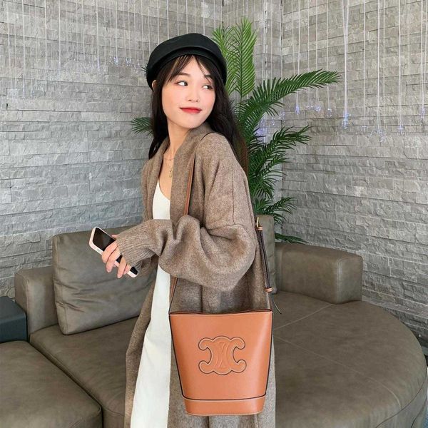 designer bags cellies arc de leather bucket bag women's early spring canvas solid color messenger shoulder bag
designer bags cellies arc de leather bucket bag women's early spring canvas solid color messenger shoulder bag