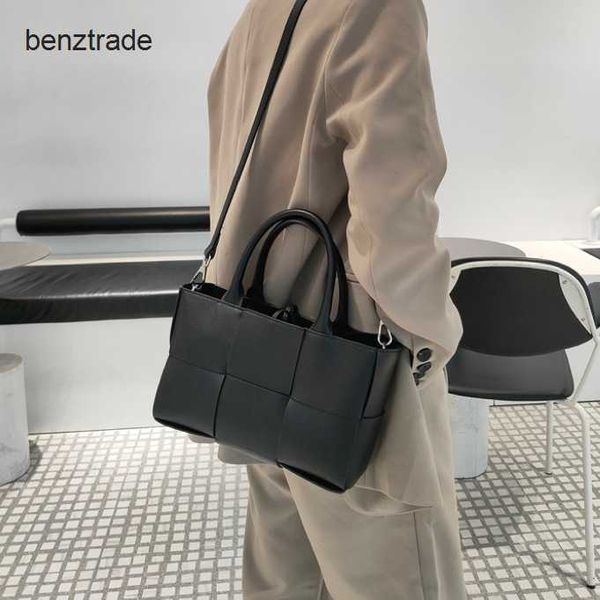 bottegs venets arco famous handbag 2023 new mini checkered woven tote with large capacity fashionable and simple commuting single shoulder c
bottegs venets arco famous handbag 2023 new mini checkered woven tote with large capacity fashionable and simple commuting single shoulder c
