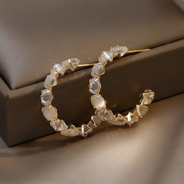 exquisite c-shaped pearl earring fashion design high-end hoop earrings for women trendy jewelry elegant gifts, Golden;silver
exquisite c-shaped pearl earring fashion design high-end hoop earrings for women trendy jewelry elegant gifts, Golden;silver