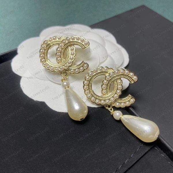 2023 18k gold plated brand designers double letters stud clip chain geometric famous women 925 silver crystal rhinestone earring wedding par, Golden;silver
2023 18k gold plated brand designers double letters stud clip chain geometric famous women 925 silver crystal rhinestone earring wedding par, Golden;silver