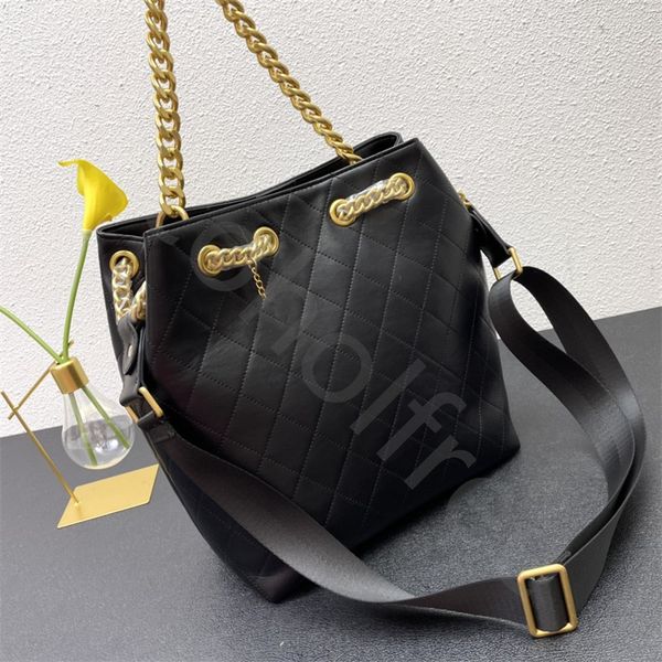 designers drawstring luxury bucket bag gold chain runs through the opening handbag large capacity diamond-shaped tote bag leather crossbody
designers drawstring luxury bucket bag gold chain runs through the opening handbag large capacity diamond-shaped tote bag leather crossbody