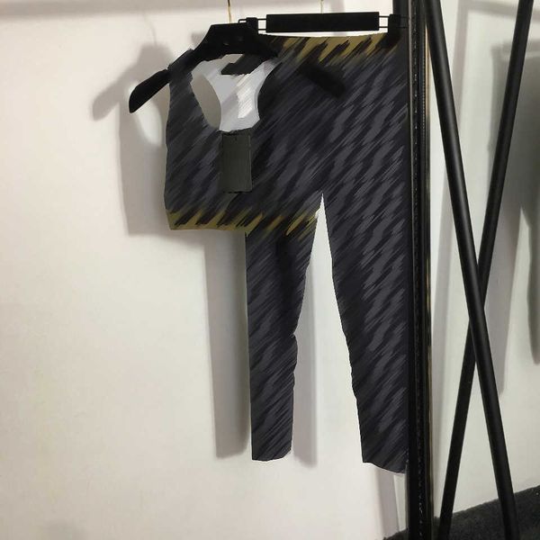 23ss women designer brand yoga sports suit double f letter print small vest high waist slim leggings set womens clothes, Gray
23ss women designer brand yoga sports suit double f letter print small vest high waist slim leggings set womens clothes, Gray